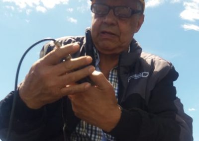 HK6BXJ Carlos, Fundador